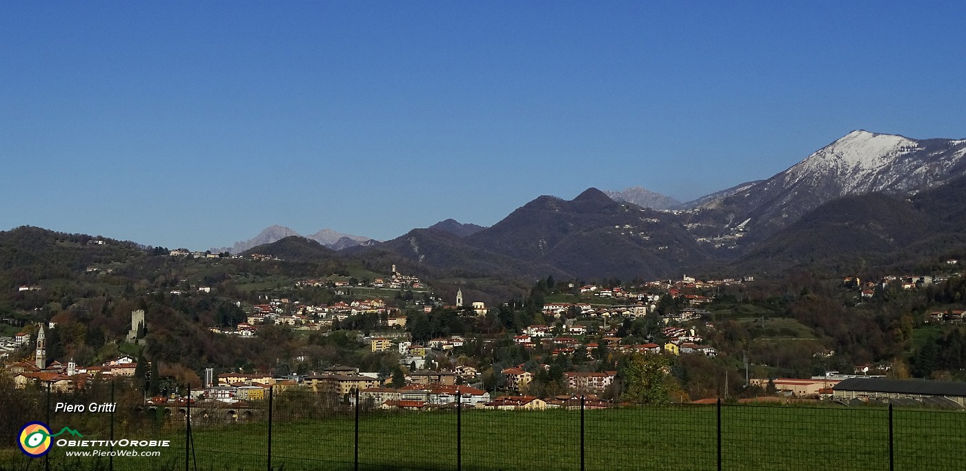 40 Da Ca' de' Rizzi vista verso Cisano, Caprino, Celana,... .JPG -                                